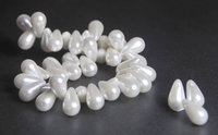 5010009 15 X Glasparel druppel wit 12mm.